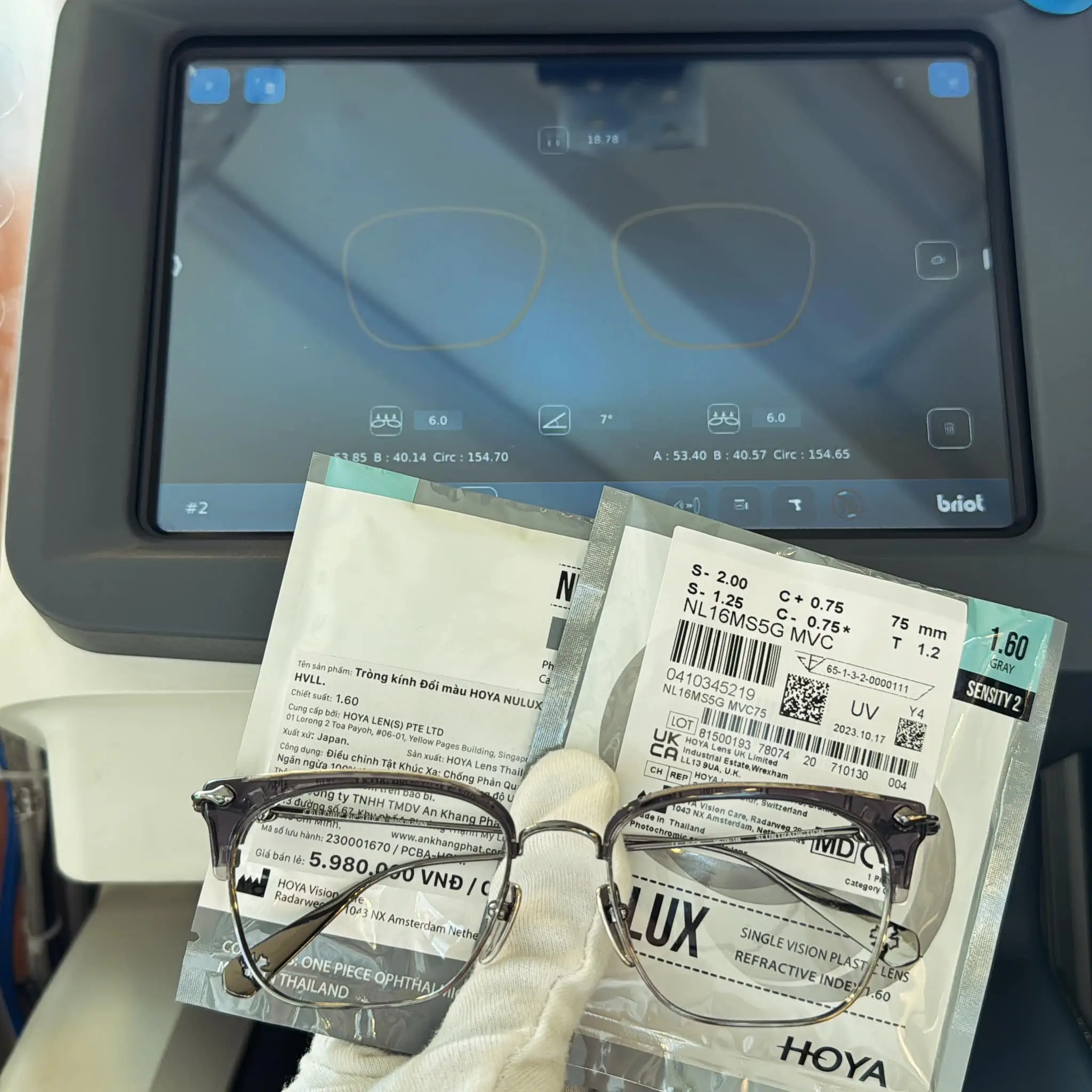 Hoya Sensity 1.60 Color Changing Lenses — Image 1